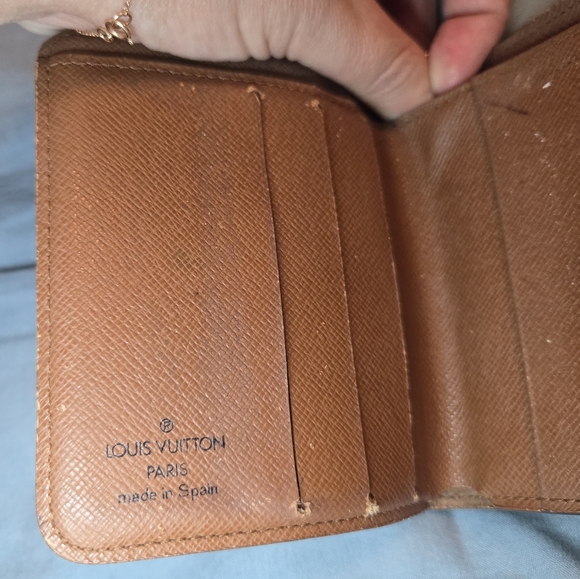 Vintage Louis Vuitton Monogram Wallet - Picture 6 of 10